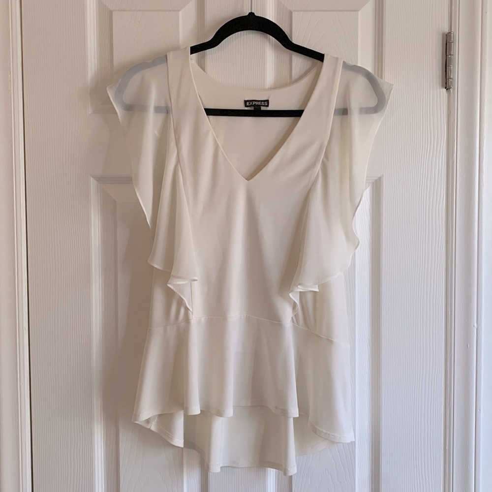 Size medium. Cream tank. Flutter sleeves.